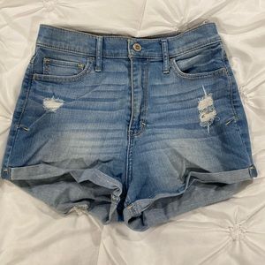 Hollister high waisted shorts, stretchy not too short size 3